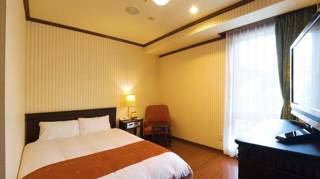 Old England Dogo Yamanote Hotel Matsuyama  Zimmer foto
